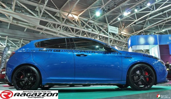 Nakładki progowe side skirts STILE ITALIA CARBON Alfa Romeo Giulietta