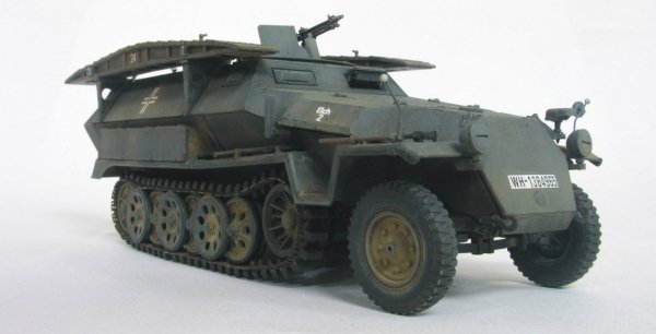 AFV Club 35077 Sd.Kfz 251/7 Ausf. C 1/35