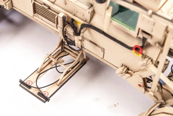 AFV Club AF35354 Husky Mk. III VMMD w/ Interrogation arm