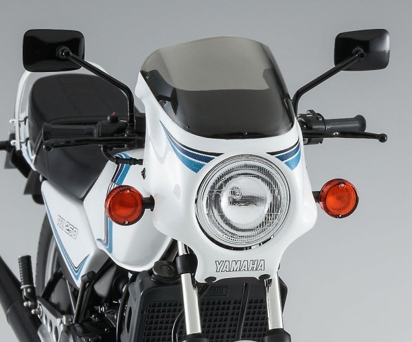 Hasegawa 21758 Yamaha RZ250 (4L3) w/ Cowl 1/12
