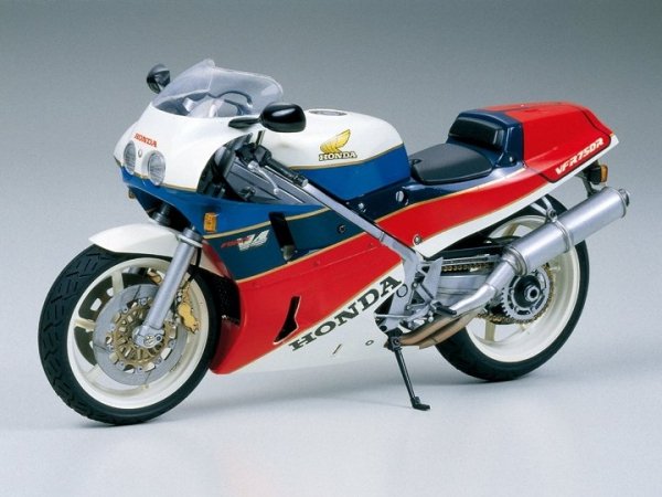 Tamiya 14057 Honda VFR750R 1/12