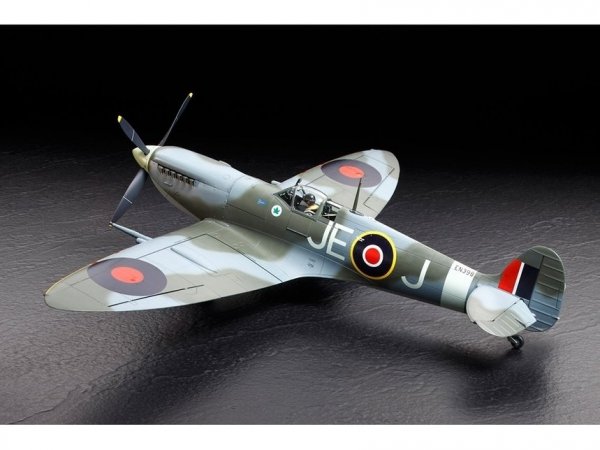 Tamiya 60319 1/32 Spitfire Mk.IXc