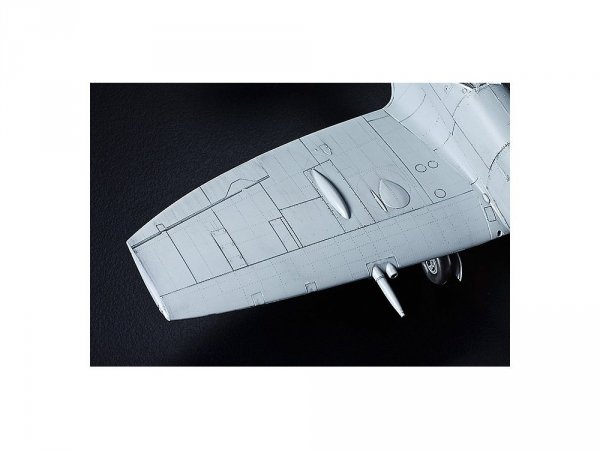 Tamiya 60321 1/32 Spitfire Mk.XVIe