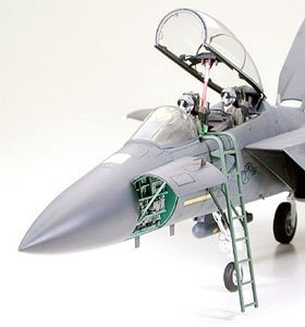 Tamiya 60312 F-15E w/Bunker Buster 1/32