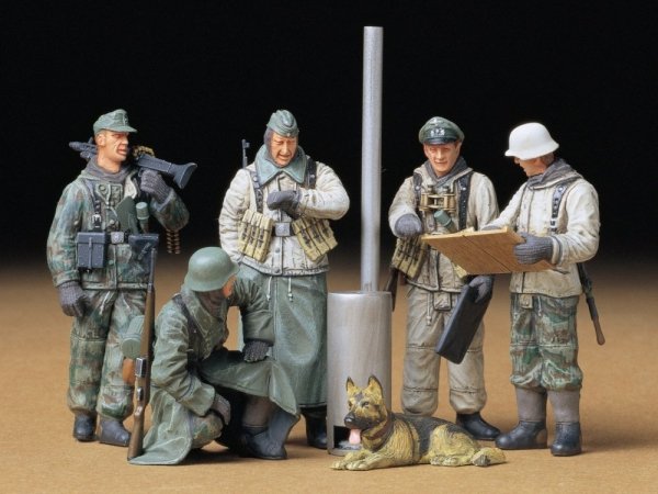 Tamiya 35212 Ger. Soldiers Field Briefing 1/35