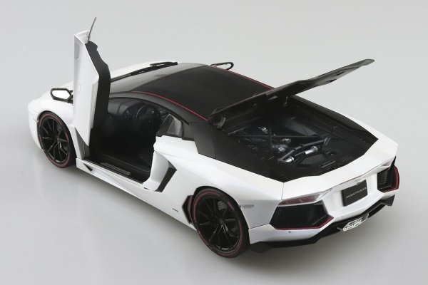 Aoshima 06121 1/24 SC#12 &#039;14 Lamborghini Aventador Pirelli Edition
