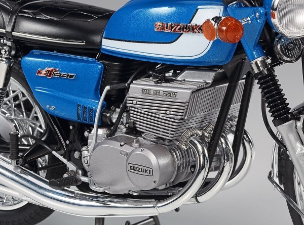 Hasegawa 21505-BK5 Suzuki GT380 1/12
