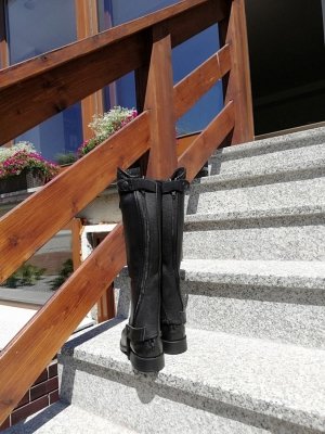 Czapsy skórzane SOFT-FIT czarne