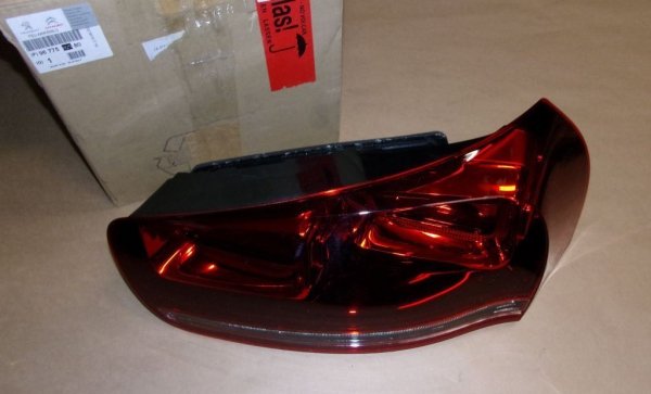 Feu arrière Citroën C4 Picasso II droit, 9677502580, 9677502580, 