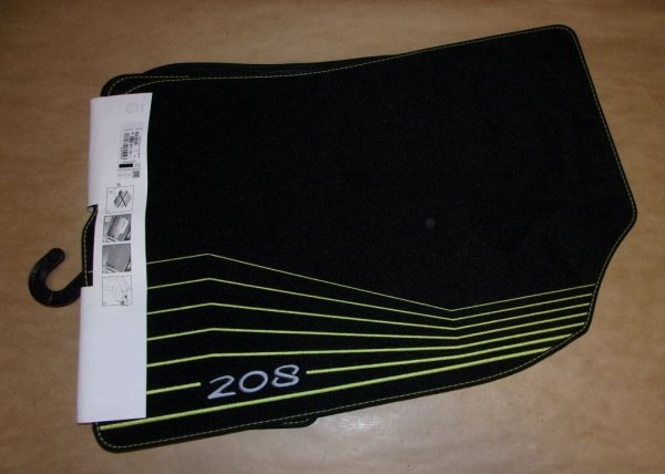 Tapis en velours Peugeot 208  ,  1613457580