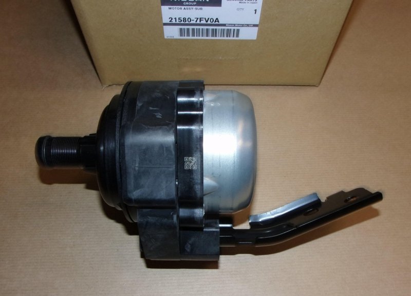 Pompe de circulation d'eau Renault Koleos II 2.0DCI, 215807FV0A, 