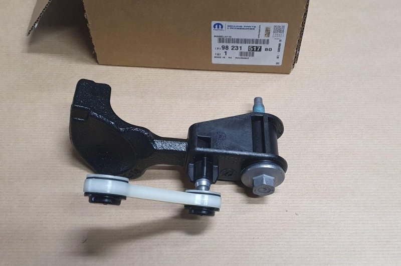  Support des câbles de changement de vitesse Citroën DS3, 9823151780, 9823151780, 