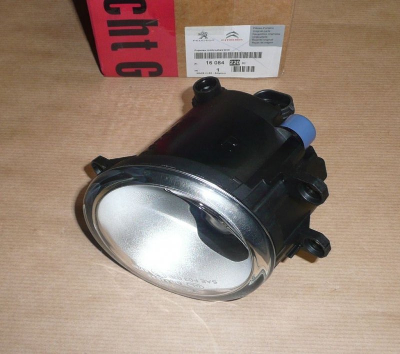 FEU ANTIBROUILLARD C C1 P 107 DROIT AVANT ,  1608422080