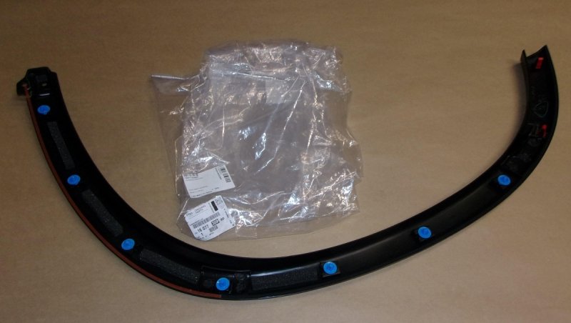 MOULURE DE GARDE-BOUE Citroën C4 AIRCROSS DROITE ,  1607730980