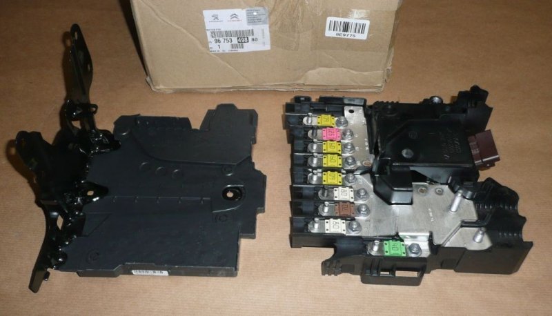 Original Fuse Module Peugeot 308 3008 , 9675349880