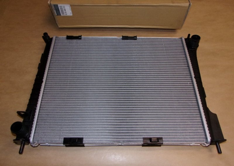 Original  Radiateur d'eau Renault Clio III , 8200468913