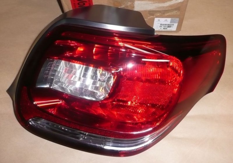 Original Feu arrière droit CITROEN DS3 , 9676973380