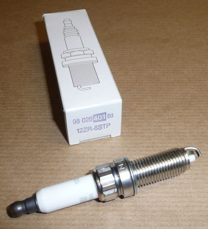 Bougie d'allumage A513 Citroën C3, Citroën C4, Peugeot 308 1.4 VTI, 9802840180, 9802840180,