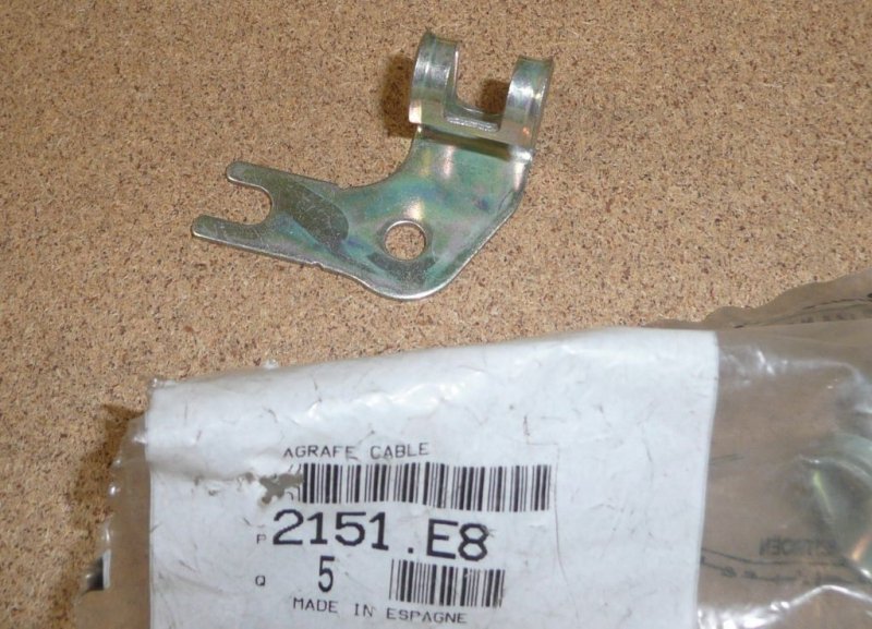 Agrafe de câble d'embrayage Citroën C1 Peugeot 107, 2151.E8, 2151E8