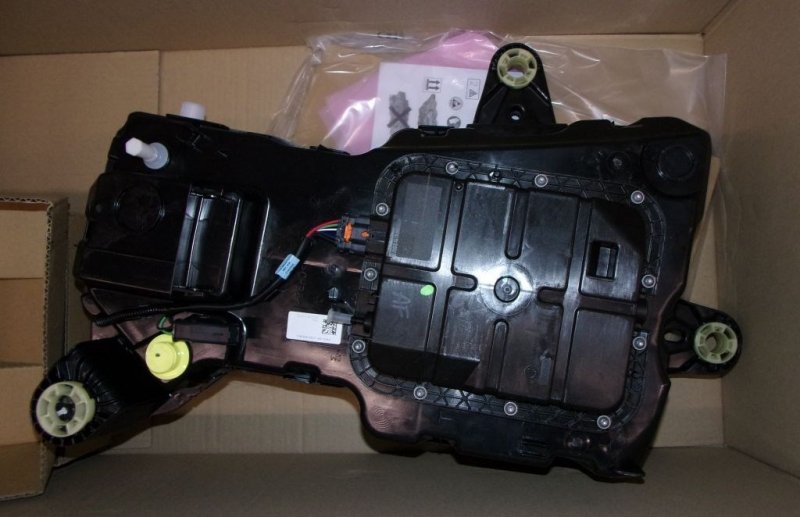 Réservoir d'urée d'origine AdBlue réservoir PEUGEOT PARTNER BERLINGO III, 1682619880, 9808625280, 9849387080, 9818531680, 1682615380, 1682619880