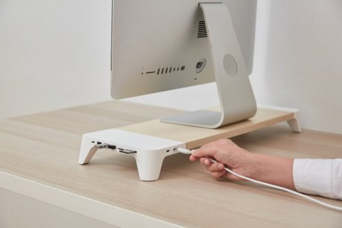 POUT Eyes8 – Podstawka pod monitor w kolorze białym z funkcją szybkiego i bezprzewodowego ładowania. Wielofunkcyjne rozwiązanie 