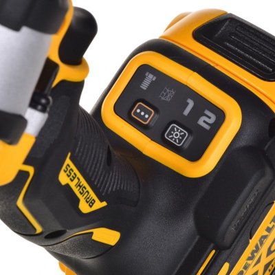 Klucz udarowy 1/2&quot; 18V 406 Nm 2x 5,0 Ah DCF921P2T DEWALT