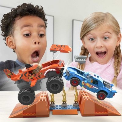 Hot Wheels Tiger Shark Kaskaderski skok Zestaw klocków HKF88