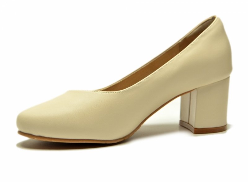 Czółenka 39 CAMBELL 19410 skóra beżowe na obcasie jasny beż skórzane