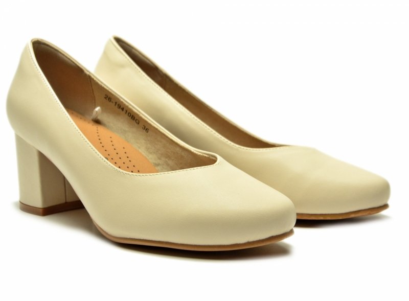 Czółenka 39 CAMBELL 19410 skóra beżowe na obcasie jasny beż skórzane