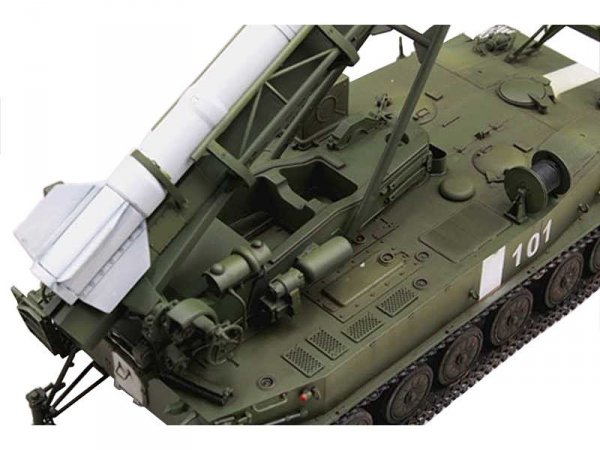 Trumpeter Model plastikowy  Wyrzutnia 2P16 z pociskiem 2k6 Luna
