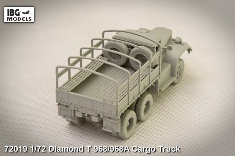 IBG DIAMOND T968 CARGO TRUCK SKALA 1:72