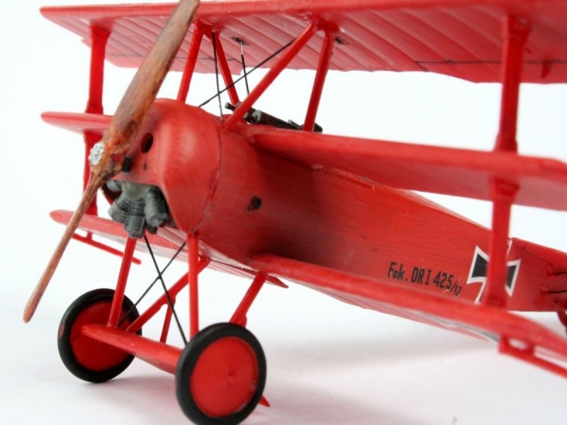 REVELL FOKKER DR. 1 04116 SKALA 1:72