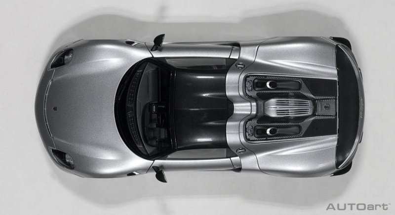 AUTOART PORSCHE 918 SPYDER WWISSACH PACKAGE 2013 (GT SILBER METALLIC/SILVER METALLIC) (COMPOSITE MODELFULL OPENINGS) SKALA 1:18