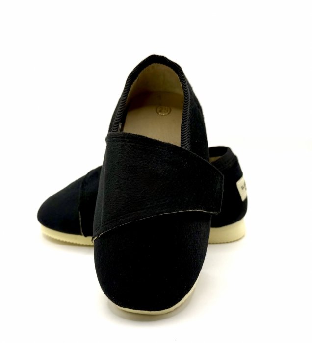 Buty dla dzieci na rzep Czarna Pantera Mądre Kapcie