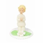 Figurka na tort komunijny - dziecko klęczące cukrowe - chłopczyk