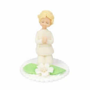 Figurka na tort komunijny - dziecko klęczące cukrowe - chłopczyk