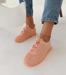 Różowe materiałowe sneakersy Mairago