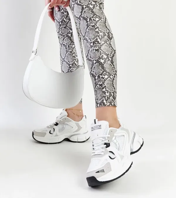 Białe sneakersy na masywnej podeszwie Jakobine