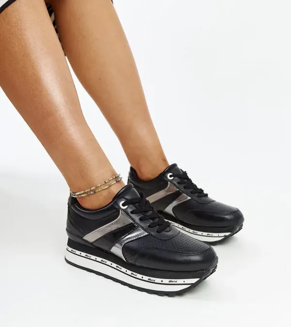 Czarne sneakersy na wysokiej podeszwie Mehari