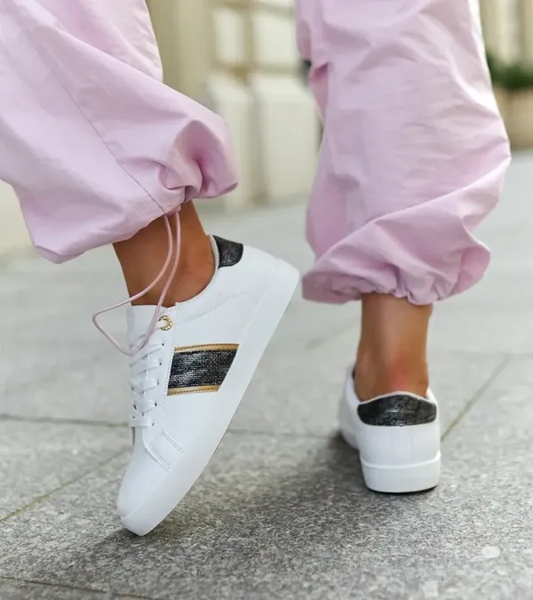 Białe sneakersy z ozdobnym paskiem Grada