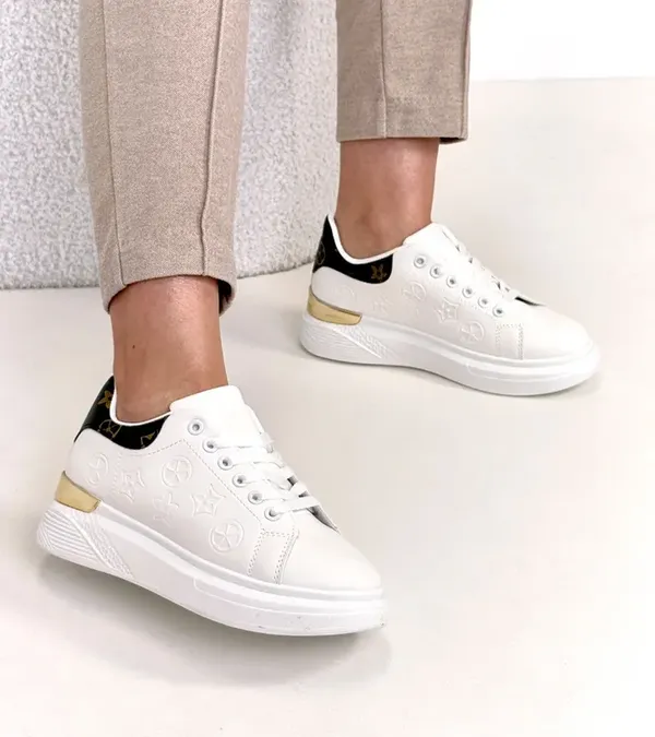 Białe Sneakersy Zdobione Tłoczeniem Peyton