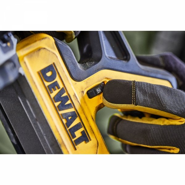 Akumulatorowa piła taśmowa DeWALT DCS378N 18V