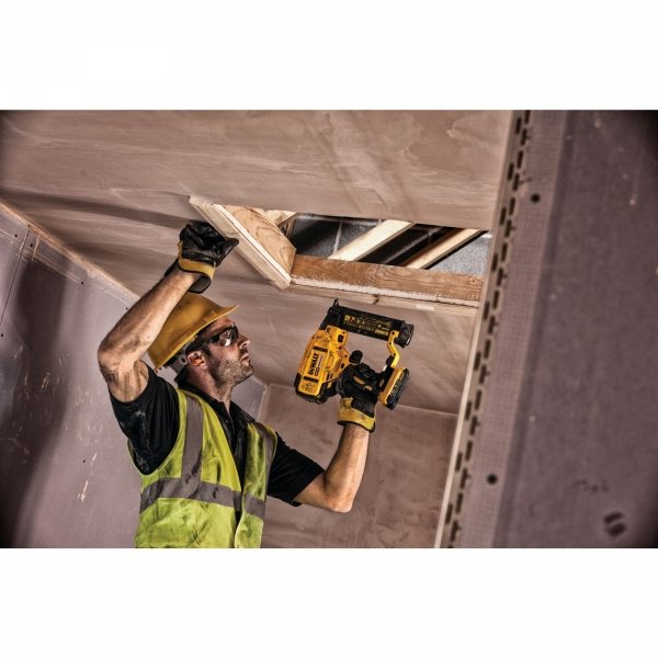 Gwoździarka do wykończeń DeWALT DCN680NT 18GA 18V 15-54mm 