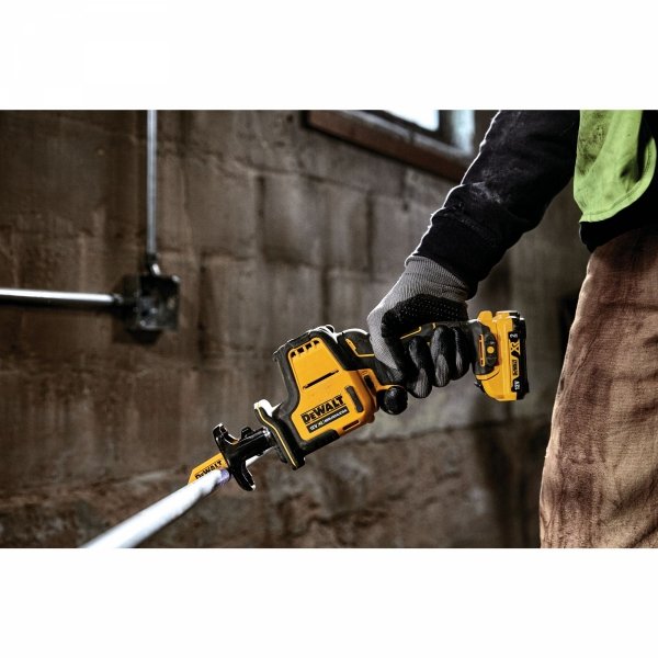 Akumulatorowa pilarka szablowa DeWALT DCS312N 12V