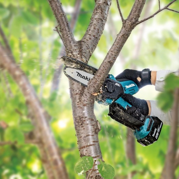 Akumulatorowa pilarka do gałęzi Makita DUC150Z01 18V