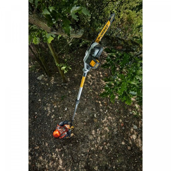 Akumulatorowa pilarka łańcuchowa na wysięgniku DeWALT DCMPS567P1-QW 18V 1x5Ah