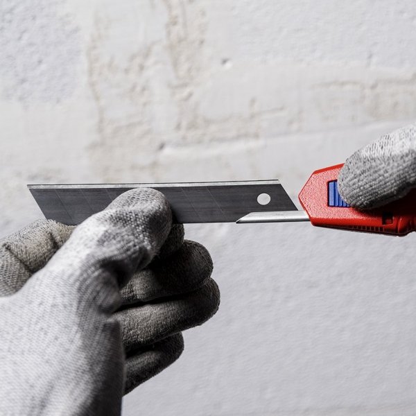 Nóż z odłamywanym ostrzem Knipex CutiX 90 10 165 BK