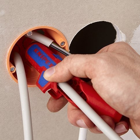 Uniwersalne narzędzie do ściągania izolacji KNIPEX ErgoStrip 16 95 01 SB