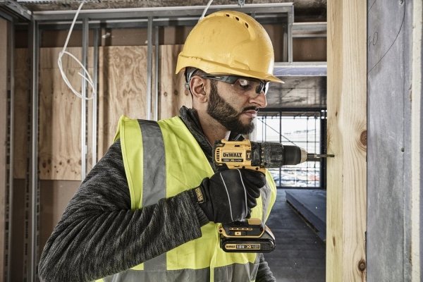 Wiertarko-wkrętarka akumulatorowa z udarem DeWALT DCD778D2T 18V 2x 2.0Ah