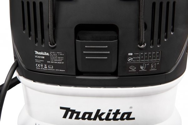 Odkurzacz przemysłowy Makita VC4210M 1200W z uchwytem na walizkę